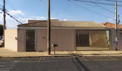 Casa residencial no Jardim Bordon, excelente localização, a 100 metros da Av. Nossa Senhora da Paz, próximo ao Supermercado Porecatu e Proença.