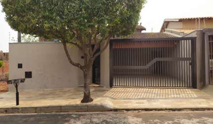 Linda casa residencial rica em armários, ótima localização, ao lado do Condonínio Amazônas, a 200 metros da Av. Danilo Galeazzi, fácil acesso a BR 153.