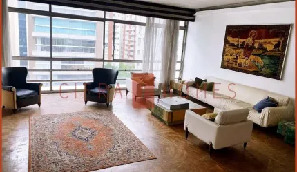 Apartamento excelente e amplo à venda de 250 m², com 3 dormitórios e 2 vagas de garagem, localizado