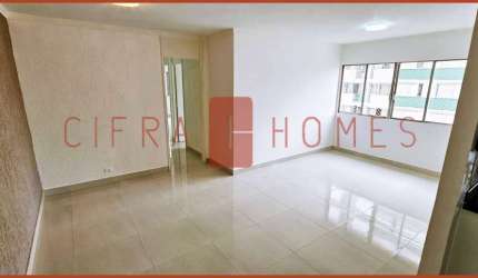 Apartamento lindo e totalmente reformado à venda, com 3 dormitórios (sendo 1 suíte), 1 vaga de gara