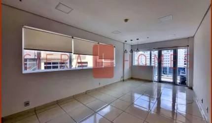 Sala à venda iluminada e muito agradável, com sacada, 1 banheiro, copa, no melhor do Jardim Paulist