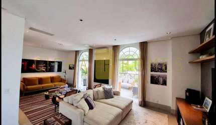 Apartamento de alto padrão à venda, requintado, charmoso, com 225 m², 3 suítes, 4 vagas de garagem,