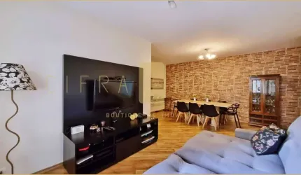 Apartamento à venda, bem iluminado, com 98m² com 2 dormitórios e excelente localização.