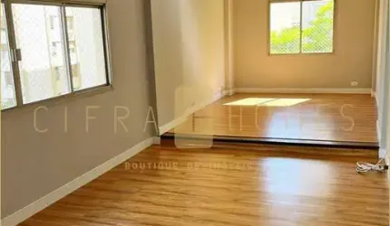 Amplo apartamento com 4 dormitórios, suíte, sala iluminada e 2 vagas em ótima localização.