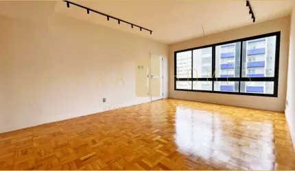 Encantador apartamento de esquina à venda, 3 suítes, 4 banheiros, reformado e parcialmente mobiliad
