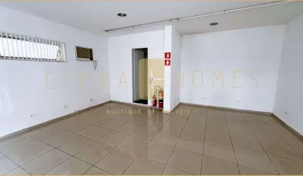 Loja comercial de 39m² com copa, banheiro e excelente localização em Moema.