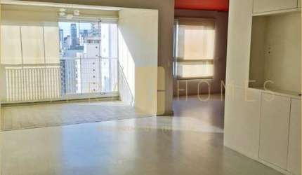 Duplex sofisticado para locação com 2 suítes, escritório e lazer completo no coração dos Jardins
