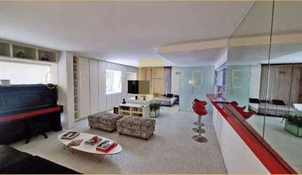 Loft reformado de 70m² com varanda, 2 vagas, piscina na melhor rua do Jardins
