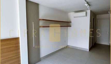 Studio novo com sacada, ar-condicionado, vaga e lazer completo em localização nobre.