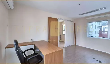 Conjunto comercial de 47 m², arejado, com ar-condicionado e portaria 24h em excelente localização.