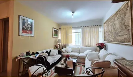 Apartamento amplo e arejado com 2 quartos, sala em L e ótima localização.