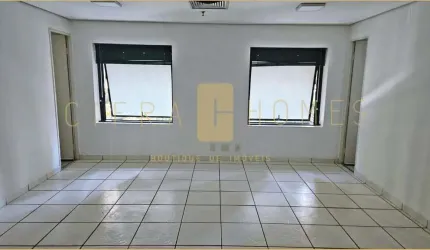 Sala comercial para locação, com 2 banheiros, 1 vaga e portaria 24h em localização estratégica de M