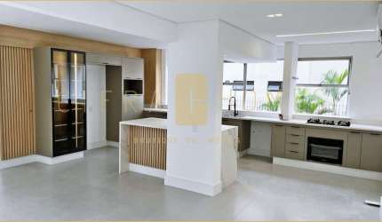 Apartamento Reformado com 3 Dormitórios e Design Moderno, a poucos Minutos do Ibirapuera