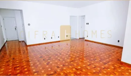 Amplo Apartamento à venda, com 3 dormitórios e sala para 3 ambientes, com excelente iluminação, no