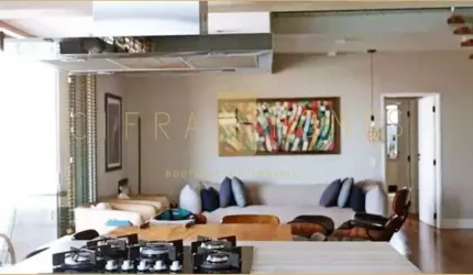 Cobertura duplex reformada com terraço gourmet à venda em Pinheiros.