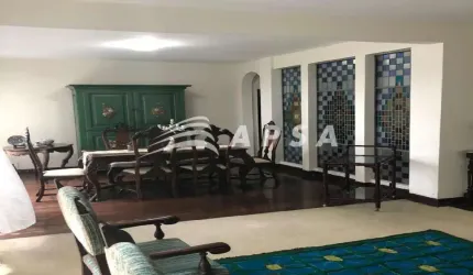 EXCELENTE CASA TRIPLEX, SUPER CONFORTÁVEL E ACONCHEGANTE, AMPLA 530M² CONSTRUÍDOS COM 3 VAGAS NA GAR