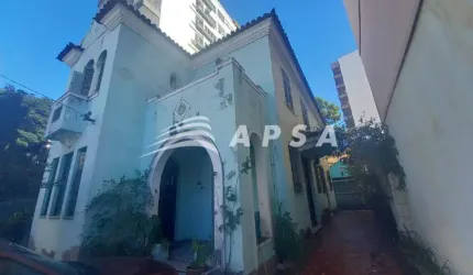 ÓTIMA OPORTUNIDADE DE NEGÓCIO, CASARÃO COM 300M2 NA RUA DO BISPO. TÉRREO  ESPAÇO PARA ESTACIONAMENTO