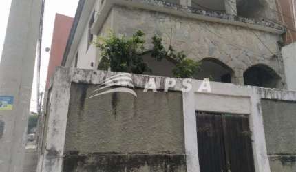 ÓTIMA OPORTUNIDADE SITUADO NA AMARALINA.  CASA COM 356 M², 1 SALA DE ESTAR, 1 SALA DE JANTAR, 3 BANH