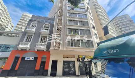 ÓTIMO CONJUGADO COM 23 M² DE ÁREA CONSTRUIDA, MOBILIADO. BANHEIRO C/ ARMARIO, BOX, COZINHA C/ ARMÁRI