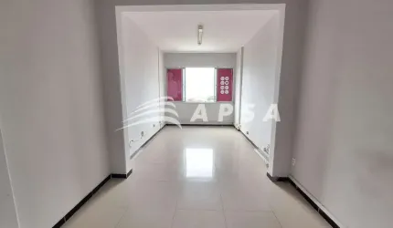 SALA COMERCIAL NO CENTRO, A 100 METROS DA PRAÇA DO FERREIRA, COM 38M², DISPÕE DE BANHEIRO PRIVATIVO.
