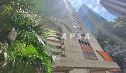 EXCELENTE ANDAR COMERCIAL NO CENTRO DO RIO, COM 358M², ESPAÇO AMPLO, MAIS 2 AMBIENTES E 2 BANHEIROS.