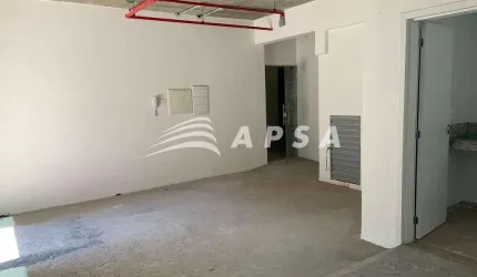 EXCELENTE SALA COMERCIAL DE 55,10 M² EM AREA COBERTA E 47,56M² EM AREA PRIVATIVA (DESCOBERTA), OFERE