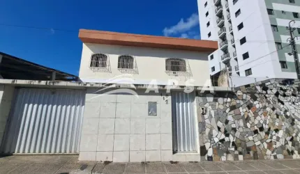 EXCELENTE CASA, CONTENDO 6 QUARTOS, 2 SUÍTES, LOCALIZADO NO CENTRO DE CASA AMARELA, IMÓVEL CONTENDO