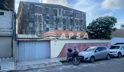 ALUGA CASA PLANA BEM PRÓXIMO A AVENIDA OLIVEIRA PAIVA. ÓTIMA PARA INSTALAR SEU NEGÓCIO. TERRENO COM
