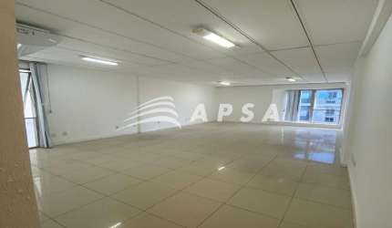 SALA COMERCIAL NO COMERCIO. COMPOSTA POR 48 M², CLIMATIZADA E COM BANHEIRO PRIVATIVO. EXCELENTE PARA