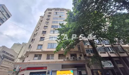 EXCELENTE IMOVEL ; UM POR ANDAR  SITUADO À DUAS QUADRAS DA PRAIA E PROXIMO AO METRO. HIDRAULICA E EL