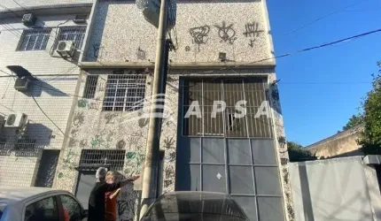 EXCELENTE GALPÃO, PARA ALUGUEL, NA RUA MABÁ - PARADA DE LUCAS.  O ESPAÇO POSSUI 400M², SENDO 350M² D