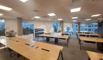 NO CORAÇÃO PULSANTE DO LEBLON, NA ICÔNICA ATAULFO DE PAIVA, UM ANDAR COMERCIAL DE 400M² SE DESTACA C