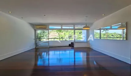 O APARTAMENTO TEM 200 M2, SALÃO, SALA DE JANTAR COM VISTA PARA O MAR E VERDE. 4 QUARTOS ( 2 SUÍTES )