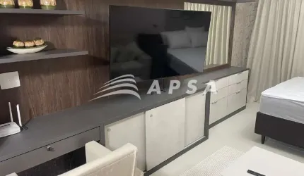 NO CORAÇÃO PULSANTE DO RIO DE JANEIRO, ESTE STUDIO TOTALMENTE MOBILIADO PARA ALUGUEL É A COMBINAÇÃO