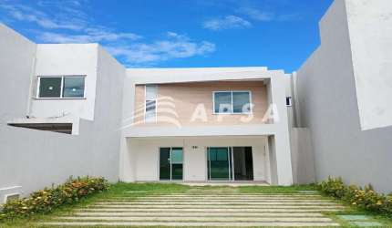 LOCALIZADA NO CONDOMÍNIO ABSOLUTO, ESSA CHARMOSA CASA OFERECE CONFORTO E PRATICIDADE A POUCOS MINUTO