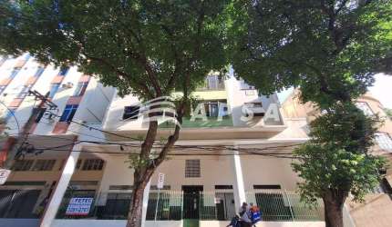 ÓTIMO APARTAMENTO PARA LOCAÇÃO! IMÓVEL COM SALA AMPLA, SACADA FECHADA COM JANELAS, 2 QUARTOS, BANHEI