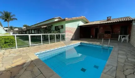 Cabo Frio – Casa em Condomínio com Piscina a 5 Minutos da Praia do Peró