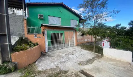 Casa - 3min do Hospital São José - Parcelada no boleto - Ótima para kitnet
