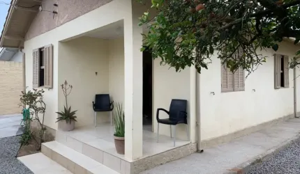 Casa na praia do Mar Grosso em Laguna - Aceita parcelamento direto com a construtora