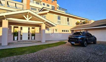 Casa com 3 dorm sendo 02 suítes à venda,  terreno de 1.130m²  e 334m² por R$ 2.600.000 - São Pedro - São José dos Pinhais/PR
