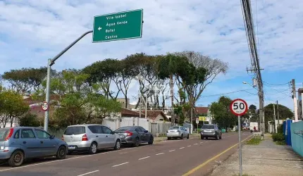 Oportunidade Imperdível: Casa Comercial em Localização Fantástica - Rua Principal com Alto Fluxo e Visibilidade