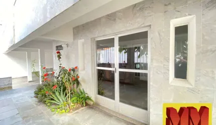 Apartamento com três quartos com localização privilegiada no Centro