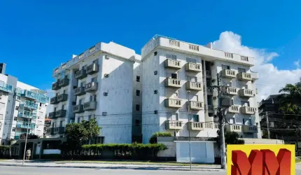 Apartamento 3 Quartos com Dependência no Algodoal em Cabo Frio