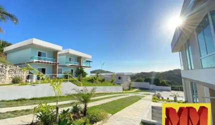 Linda casa duplex em condomínio no Peró