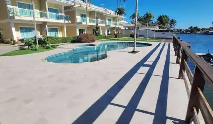 Casa Duplex em Condomínio com Canal Navegável na Ogiva em Cabo Frio
