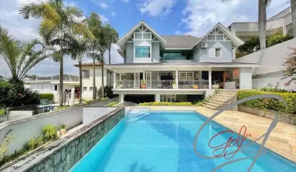 Casa a venda em Cotia-SP, integrada e com ótimo acabamento.