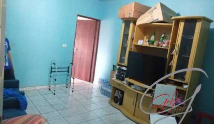 CASA A VENDA NO BAIRRO VILA YARA, COM 2 DORMITÓRIOS, 2 BANHEIROS, COZINHA, 2 VAGAS DE GARAGEM.