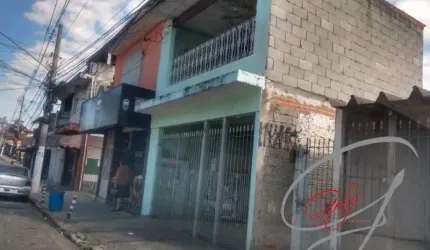 Casa  assobradada 3 dormitórios, 2 banheiros, salão, cozinha 2 ambientes, sala, área de serviço, garagem para 2 carros coberta, 134,60m2 construído, 153,50 terreno.  Venda Veloso, Osasco