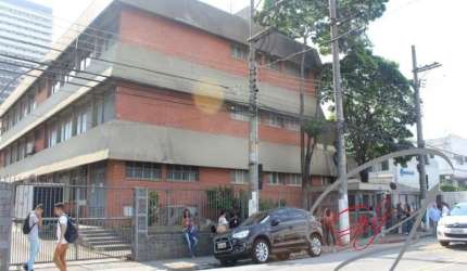 Prédio comercial monousuário, pronto para Call Center na Barra Funda - São Paulo.