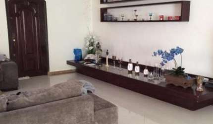 EXCELENTE SOBRADO, COM 319M² DE ÁREA ÚTIL, BEM ILUMINADO